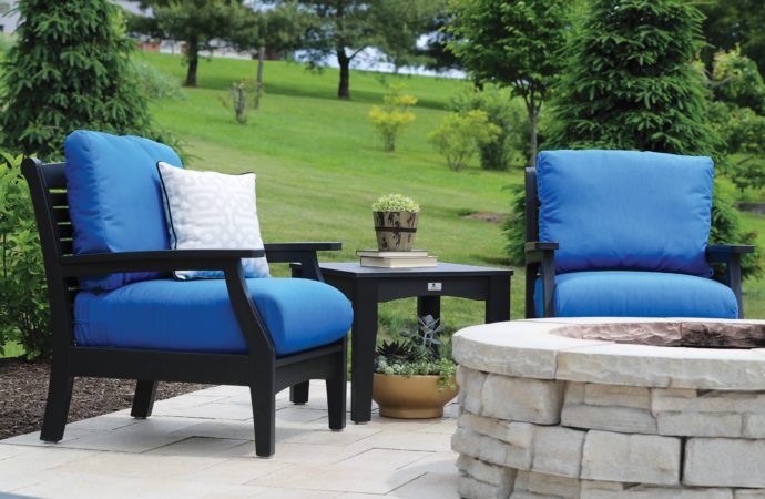 1 Classic Terrace Club Chair - Black with Canvas Capri Cushions